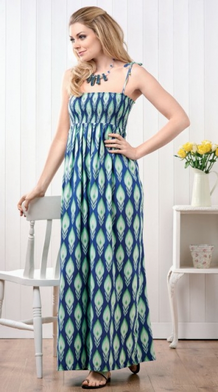 FREE PATTERN - Shirred Maxi Dress by Torie Jayne and brought to you by www.feedourlife.blog